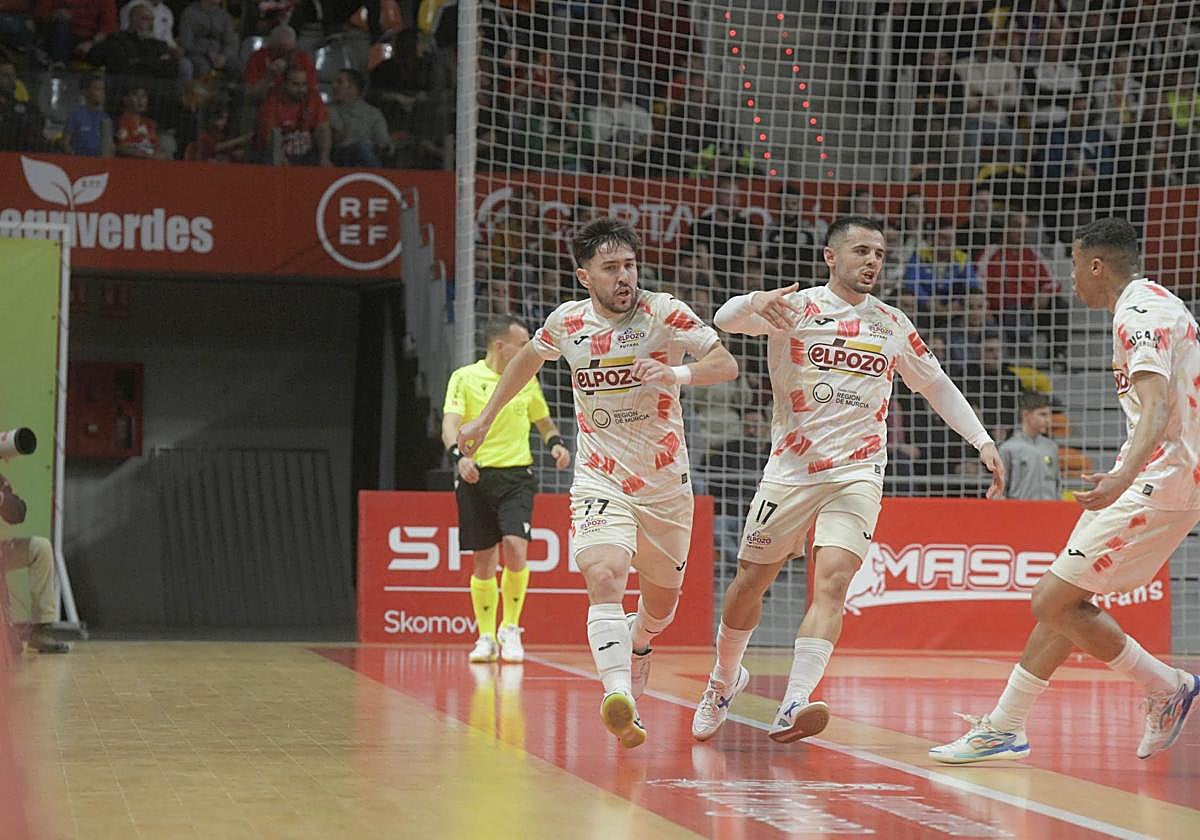 Jugadores del Jimbee celebran un punto en una imagen de archivo.