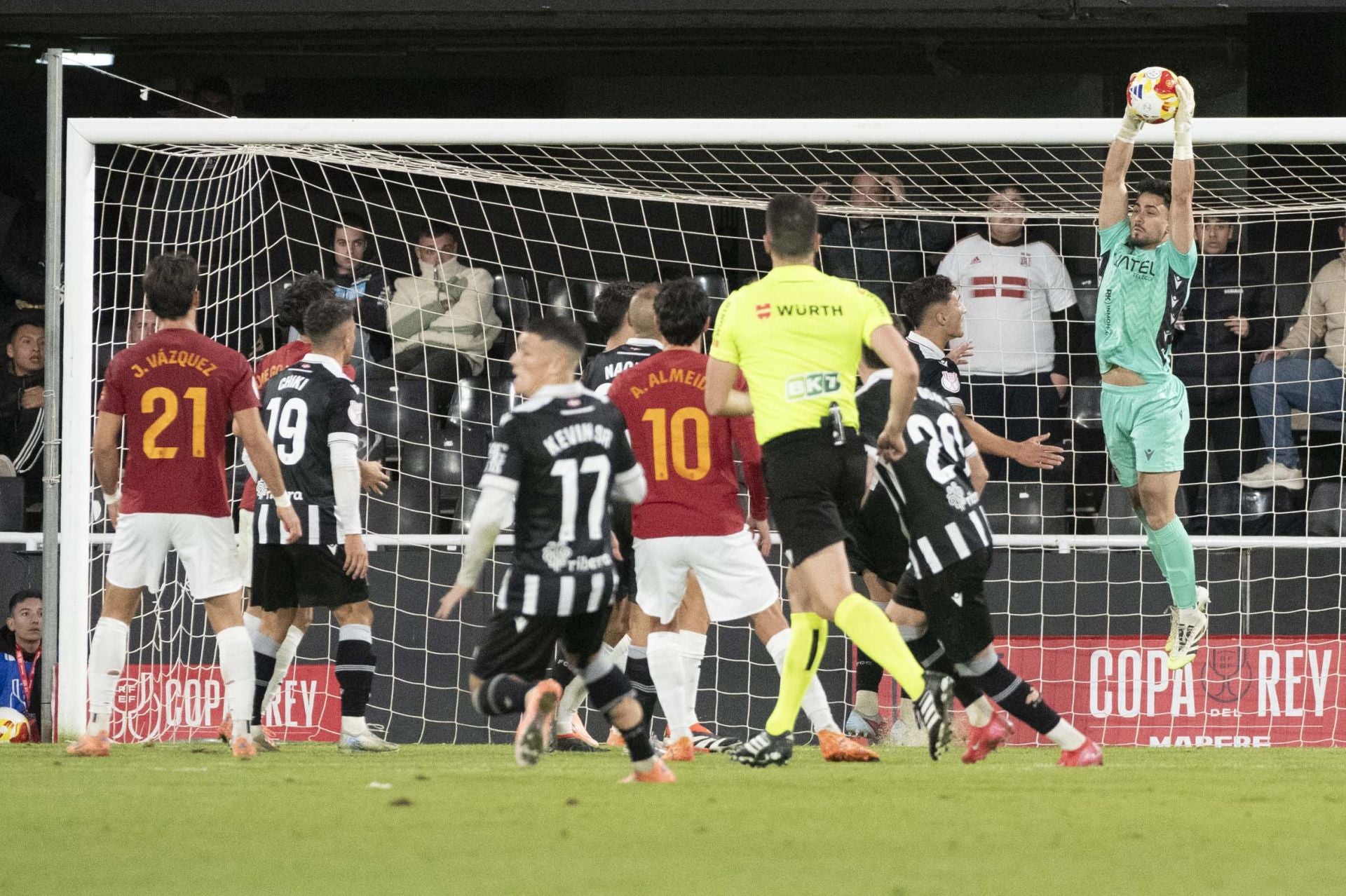 El FC Cartagena, eliminado de la Copa del Rey, en imágenes