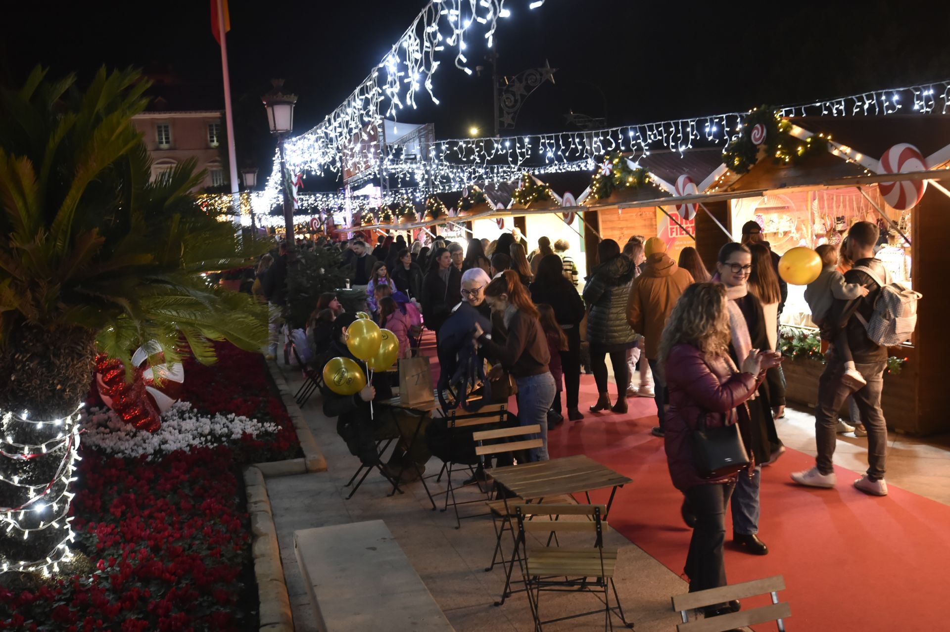 En imágenes, la Glorieta de Murcia estrena la Navidad