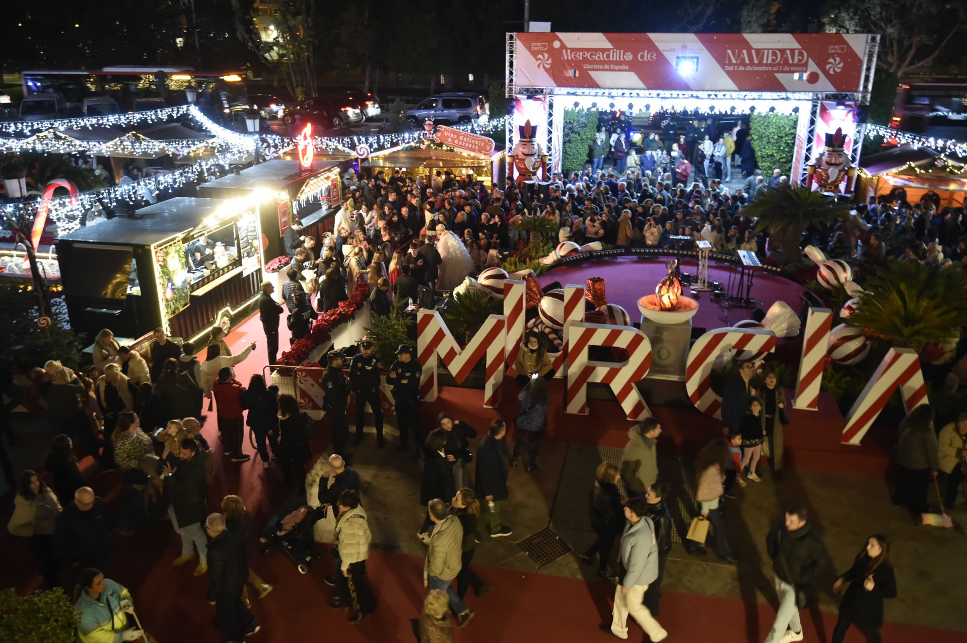 En imágenes, la Glorieta de Murcia estrena la Navidad