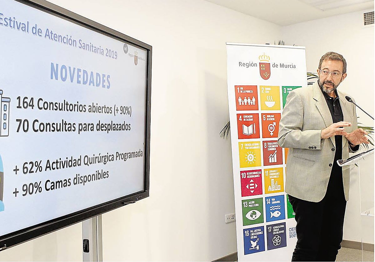 Asensio López durante una comparecencia en 2019, cuando era director gerente del Servicio Murciano de Salud.