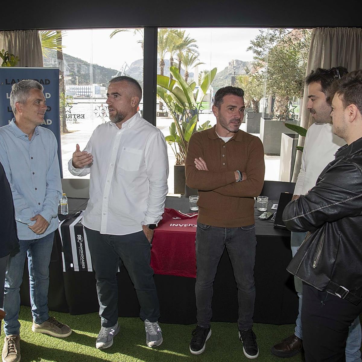 Francis Moya, Javi Rey, Adrián Colunga, Antonio Gil Ballesta y Fernando Perals, en la tertulia A dos bandas.
