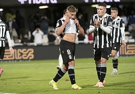 De Blasis lamentando el penalti fallado.