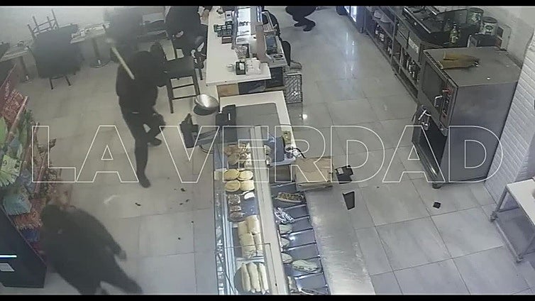 Atraco a punta de pistola en un local 24 horas de Murcia