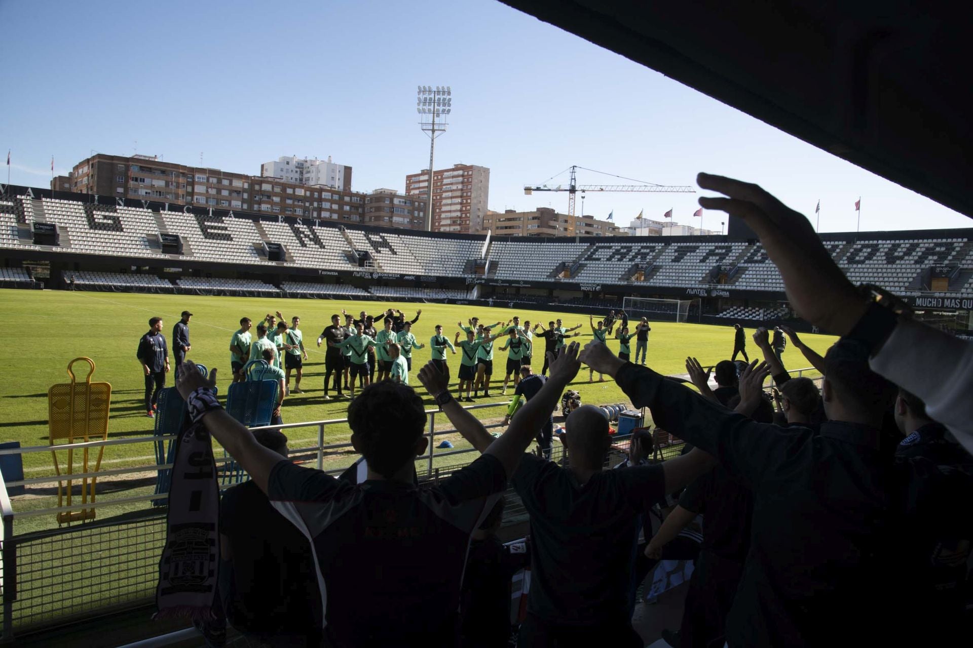 El último entrenamiento del Fútbol Club Cartagena antes del derbi contra el Real Murcia, en imágenes