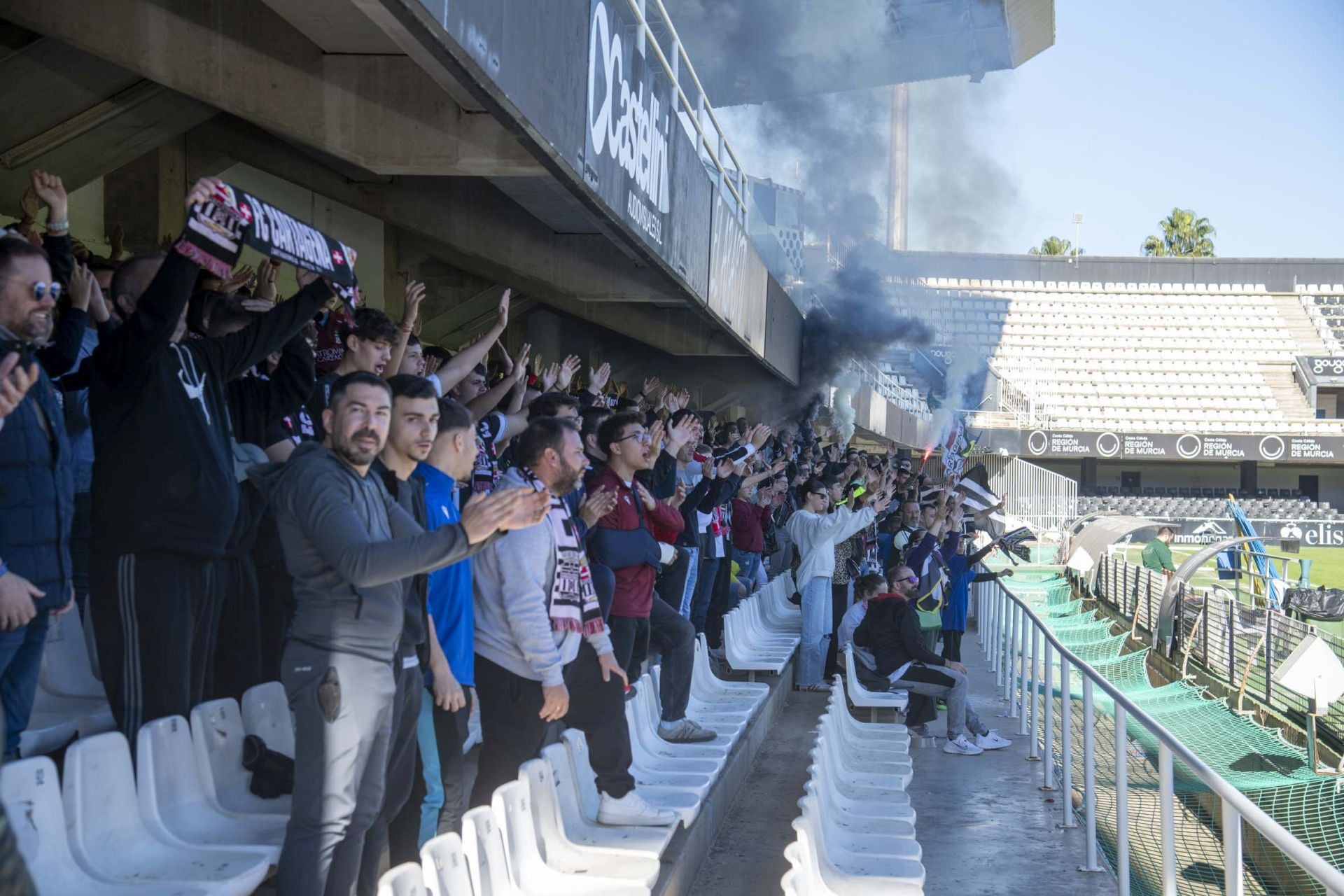 El último entrenamiento del Fútbol Club Cartagena antes del derbi contra el Real Murcia, en imágenes