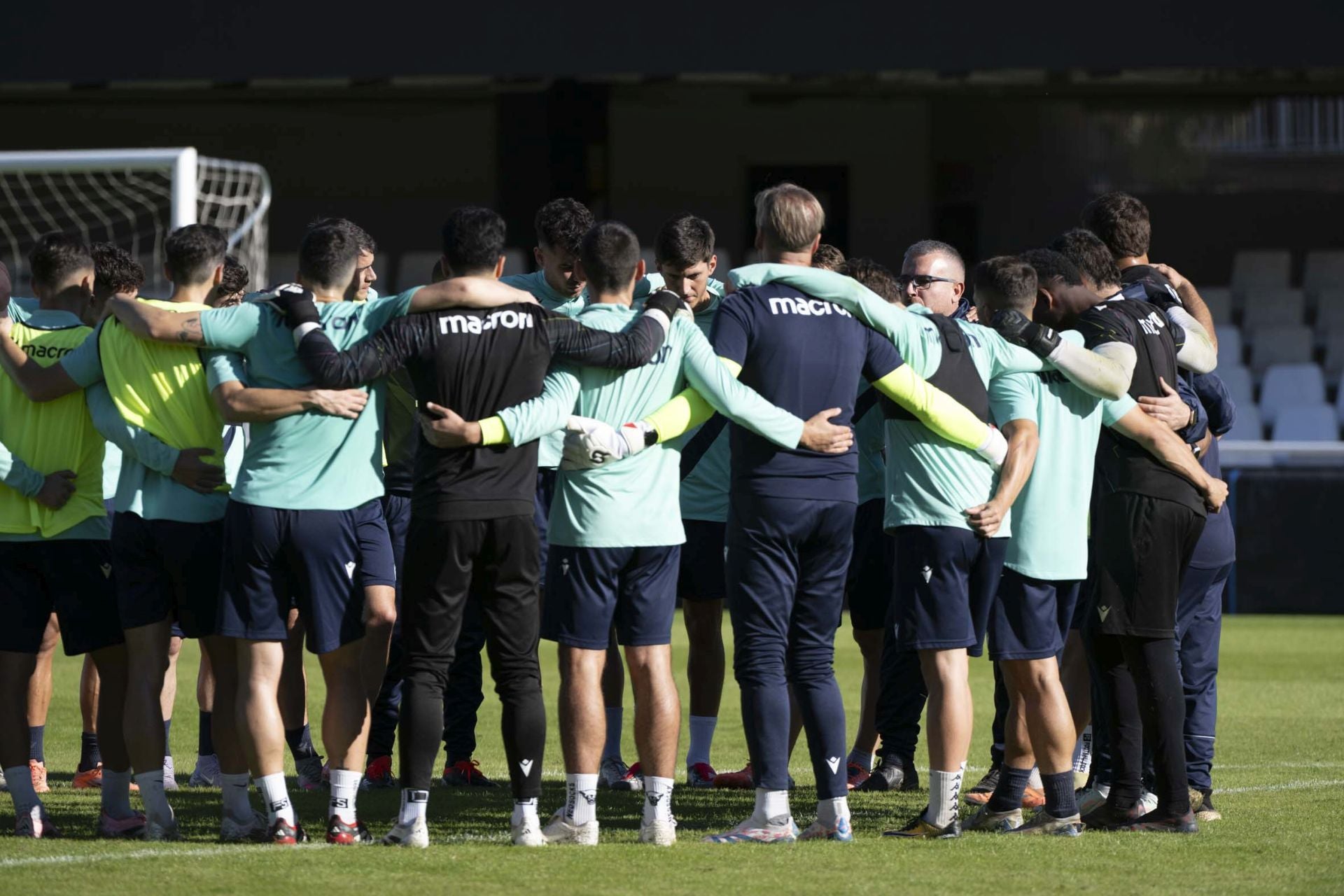 El último entrenamiento del Fútbol Club Cartagena antes del derbi contra el Real Murcia, en imágenes