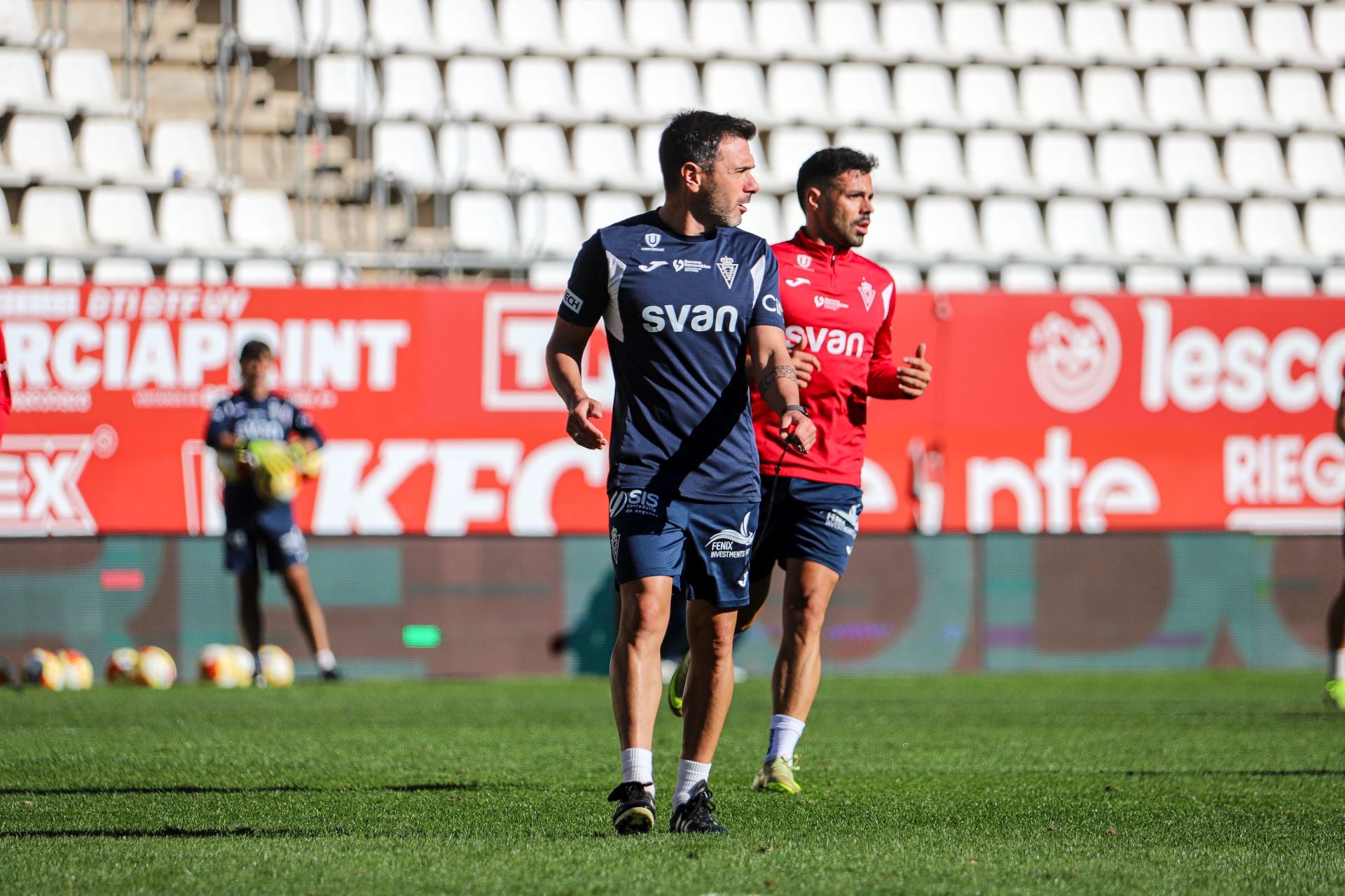 El último entrenamiento del Real Murcia antes del derbi contra el Fútbol Club Cartagena, en imágenes