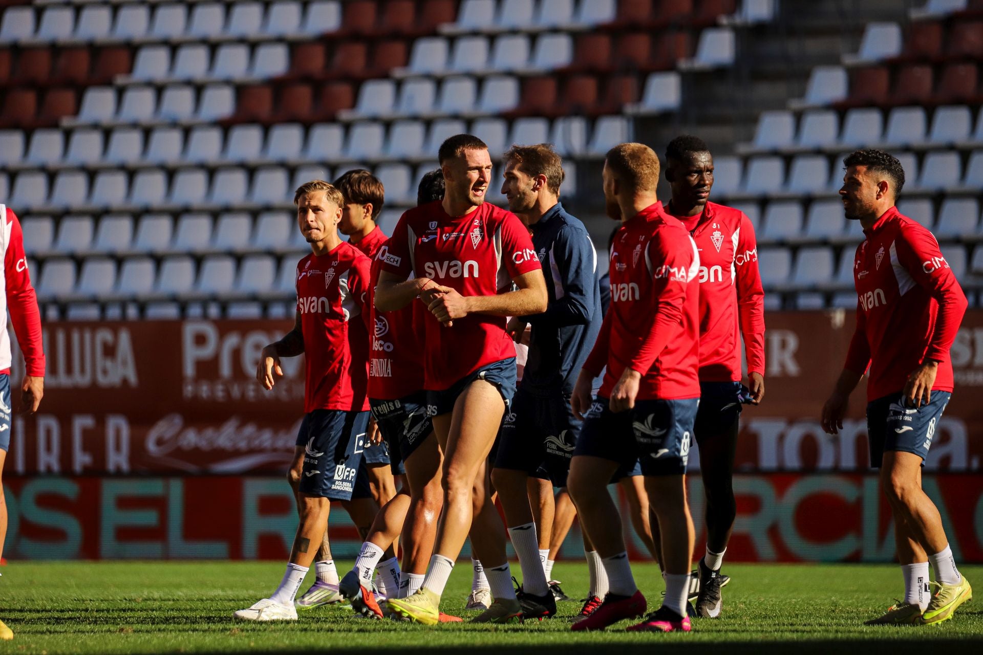 El último entrenamiento del Real Murcia antes del derbi contra el Fútbol Club Cartagena, en imágenes