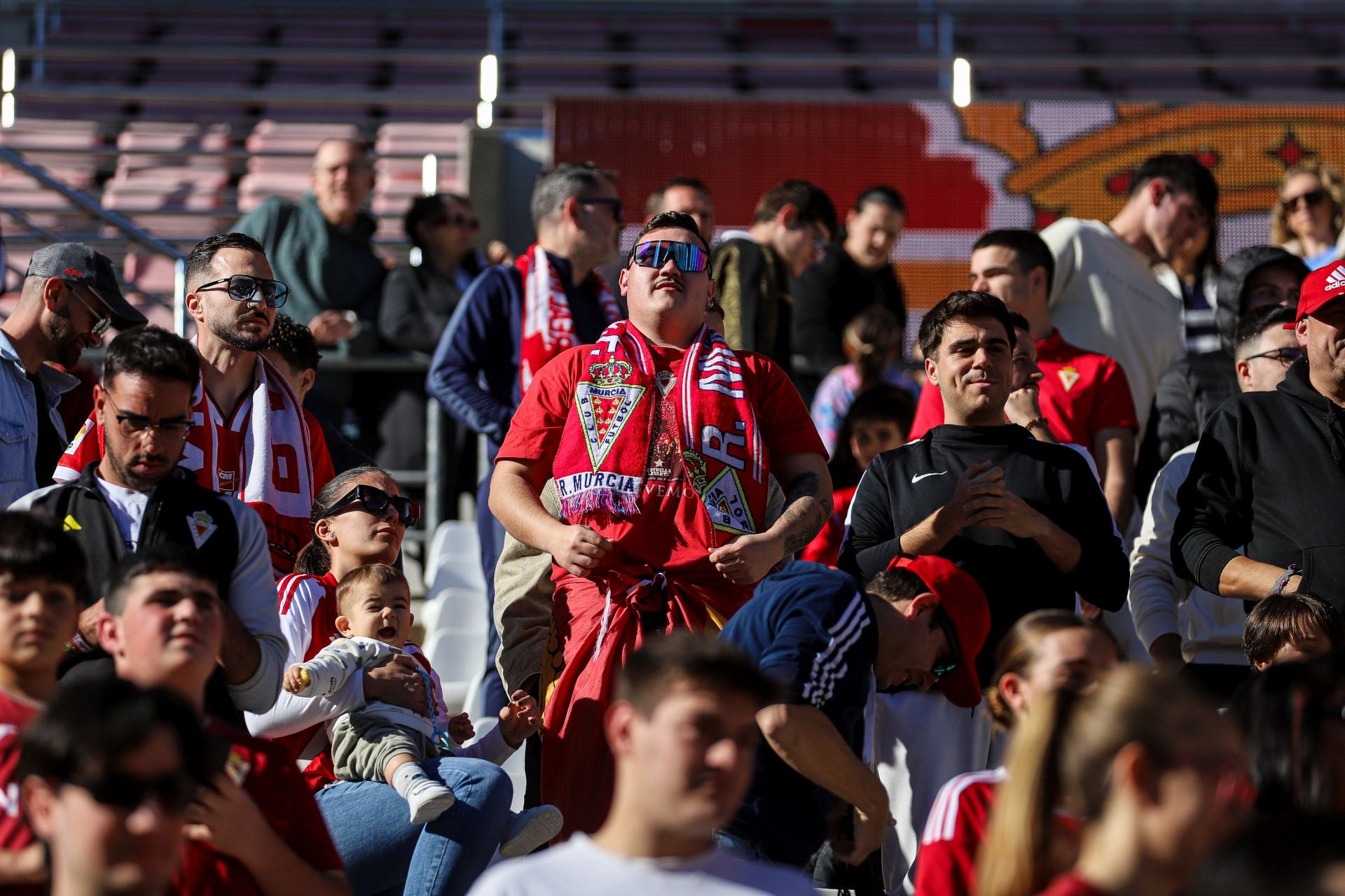 El último entrenamiento del Real Murcia antes del derbi contra el Fútbol Club Cartagena, en imágenes