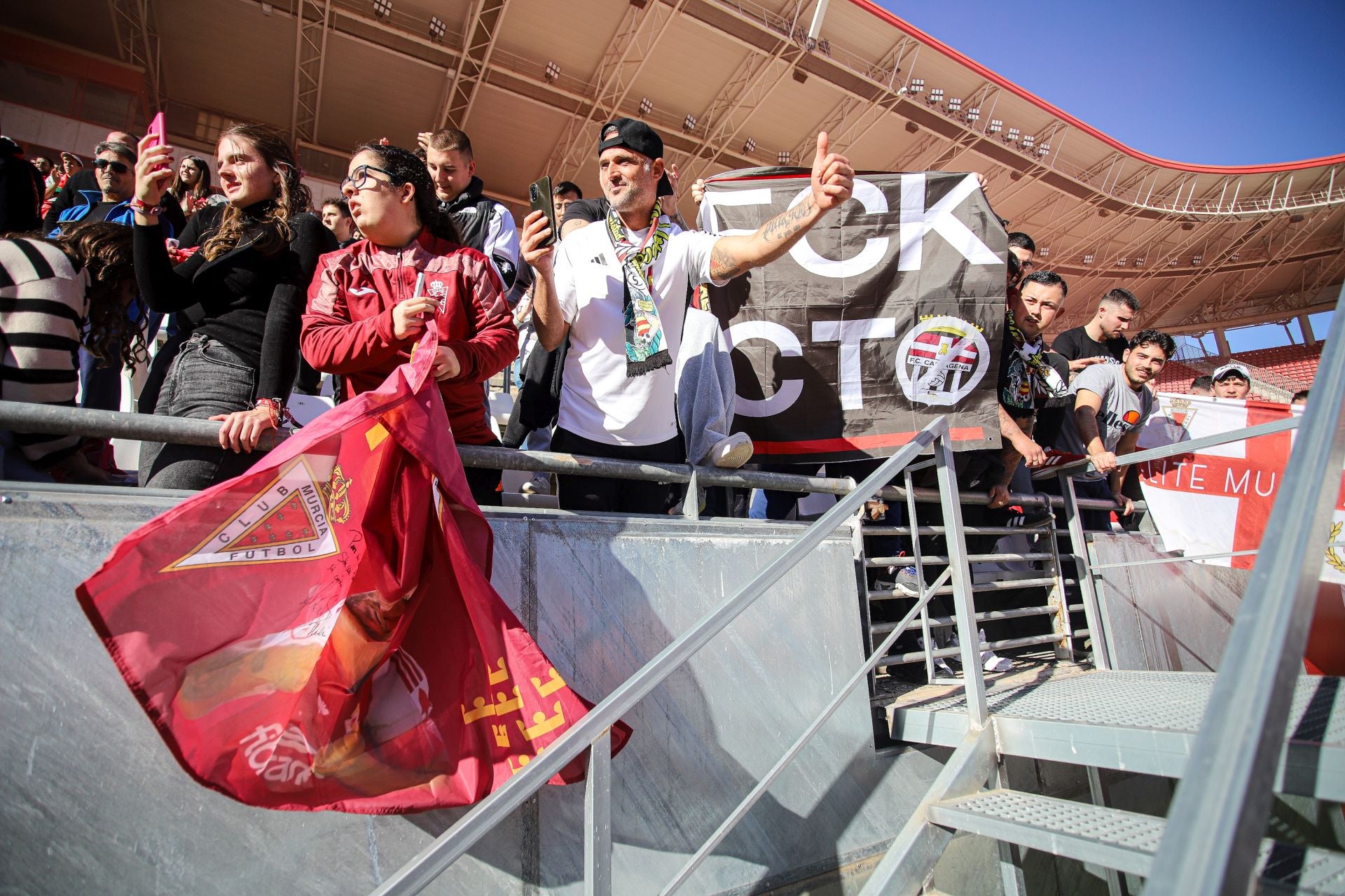 El último entrenamiento del Real Murcia antes del derbi contra el Fútbol Club Cartagena, en imágenes