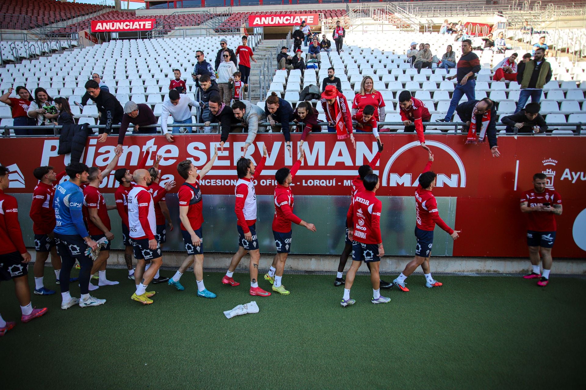 El último entrenamiento del Real Murcia antes del derbi contra el Fútbol Club Cartagena, en imágenes