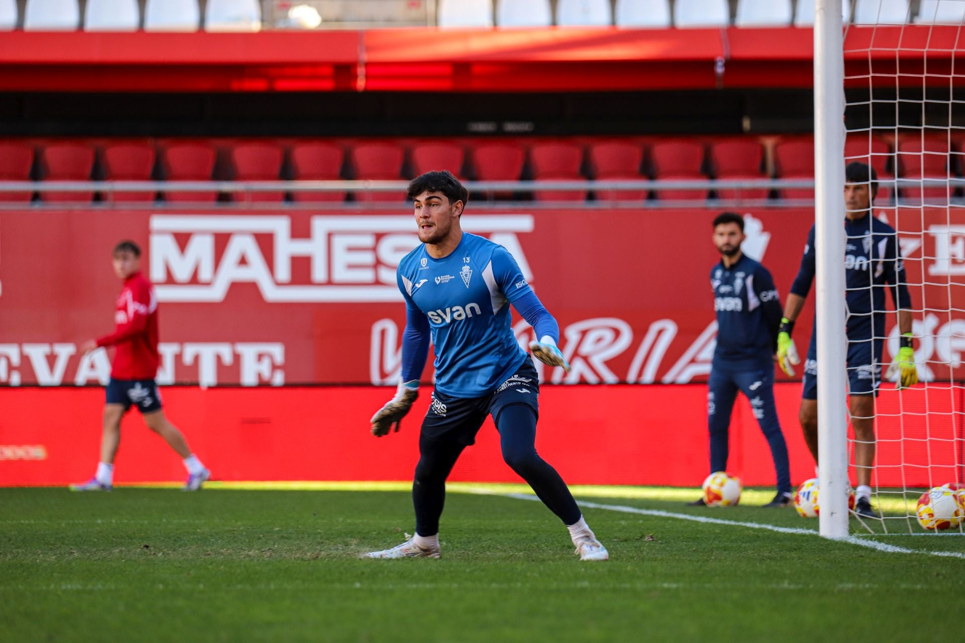 El último entrenamiento del Real Murcia antes del derbi contra el Fútbol Club Cartagena, en imágenes