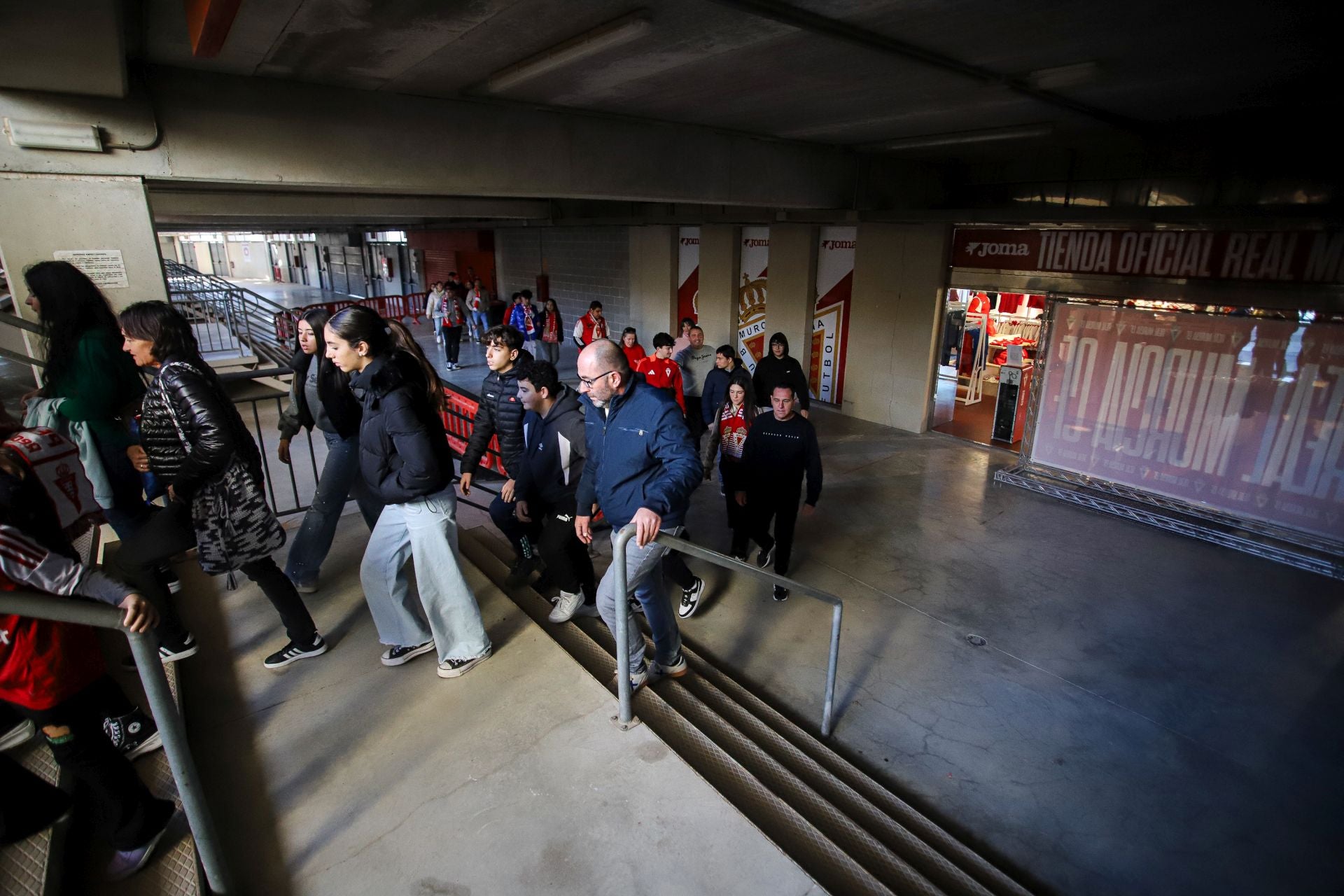 El último entrenamiento del Real Murcia antes del derbi contra el Fútbol Club Cartagena, en imágenes