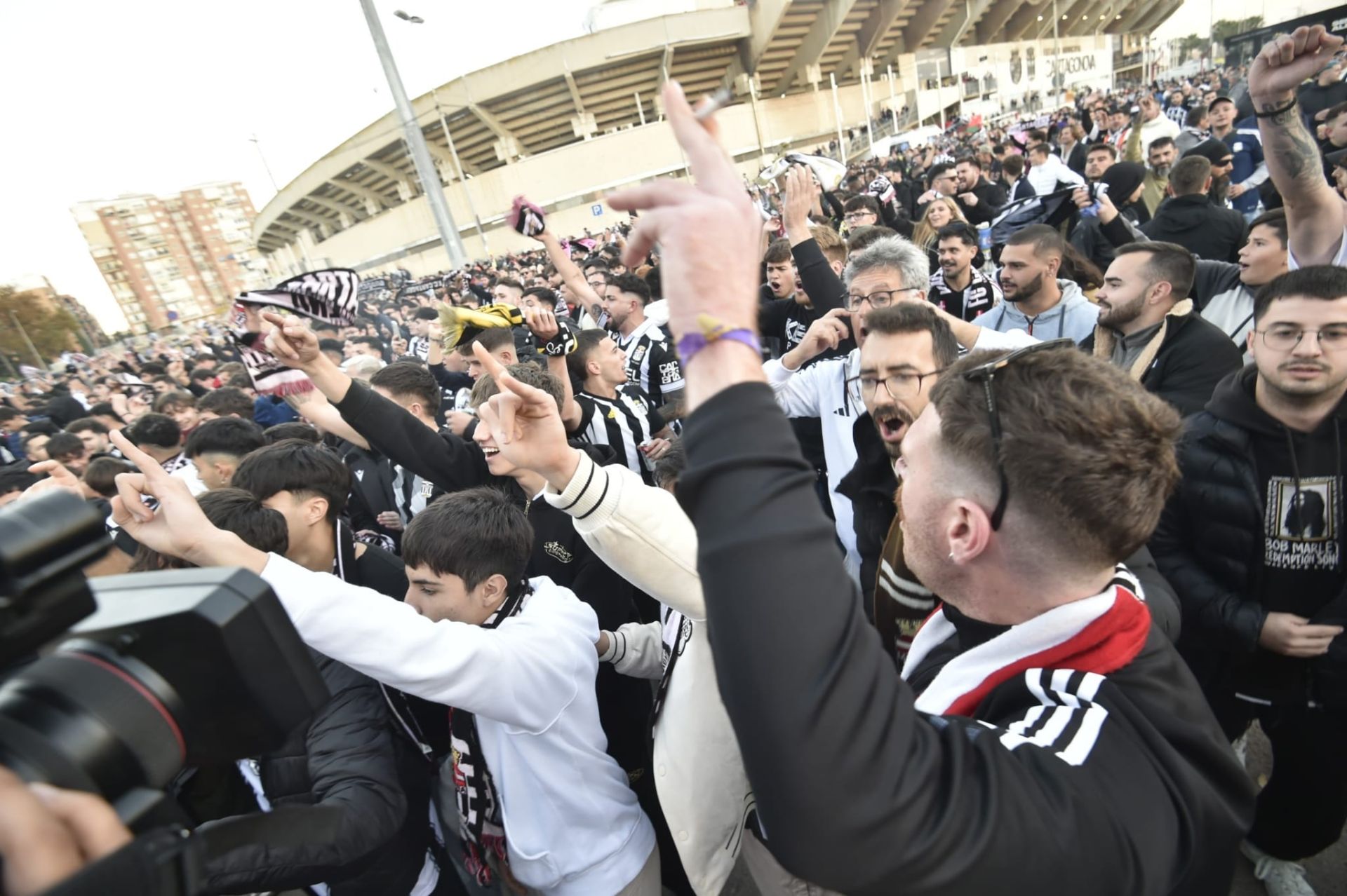 En imágenes, el ambiente en el entorno del Cartagonova