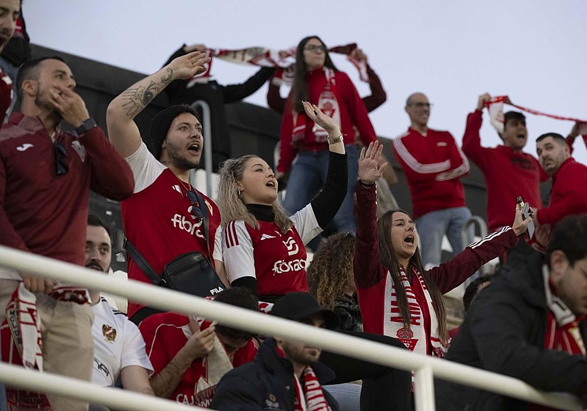 Seguidores del Real Murcia, en el Cartagonova.