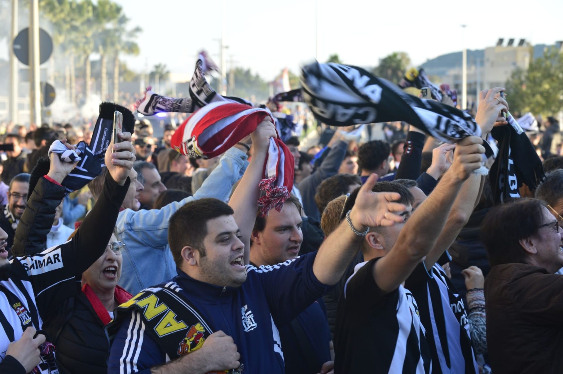 En imágenes, el ambiente en el entorno del Cartagonova