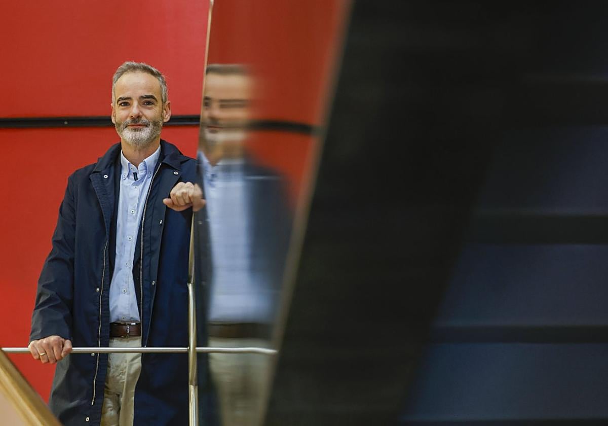 El catedrático de Economía Samuel Baixauli, en el campus de La Merced.