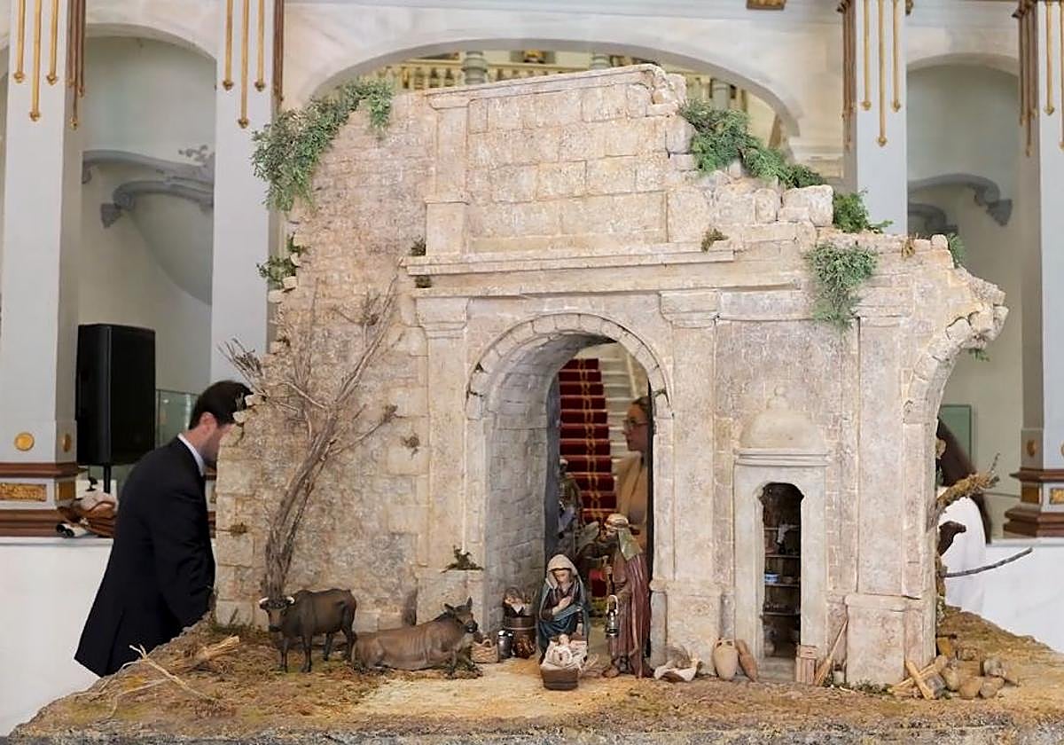 Recreación belenista de la antigua Puerta del Muelle.