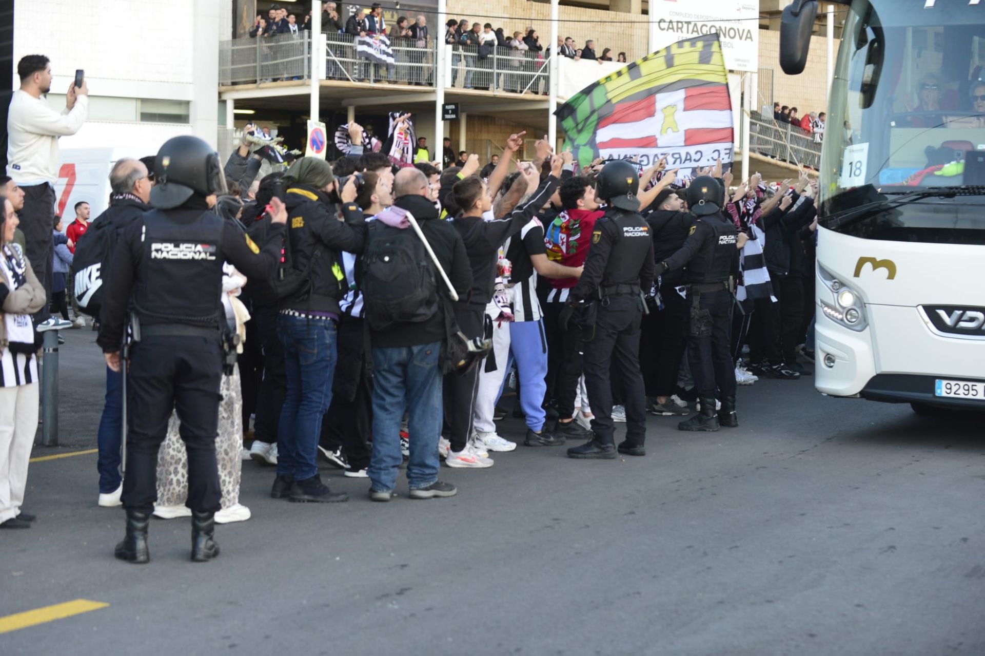 En imágenes, el ambiente en el entorno del Cartagonova