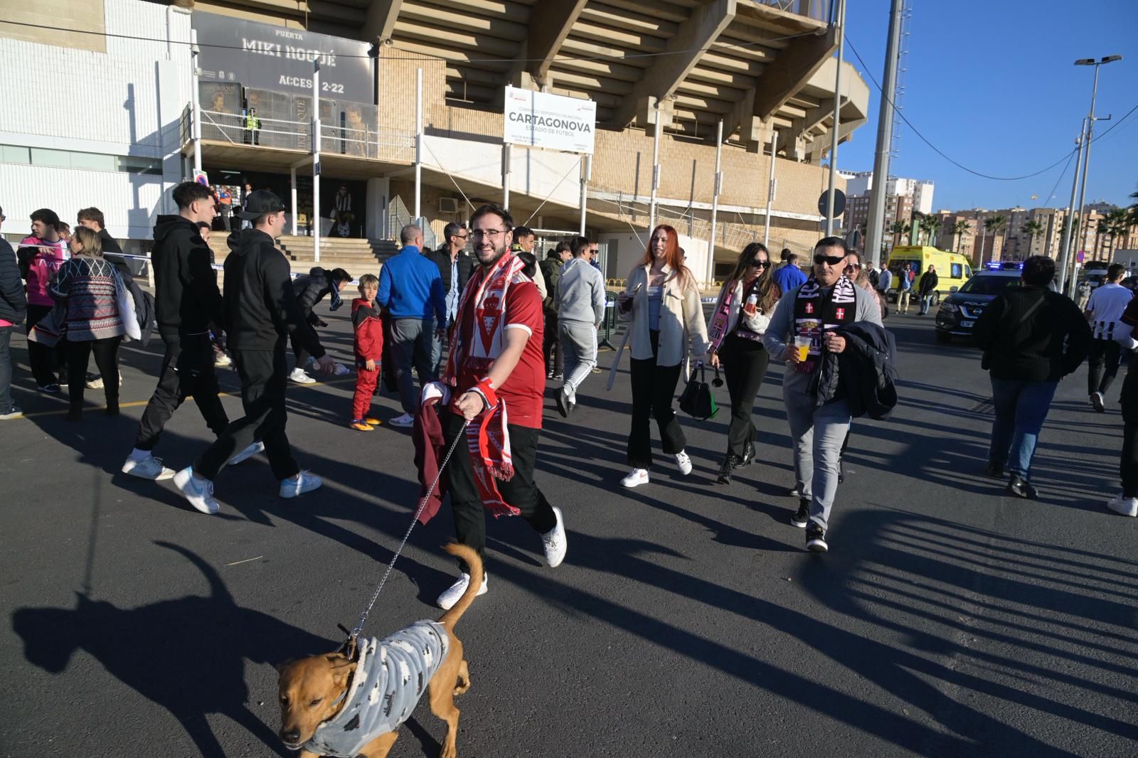 En imágenes, el ambiente en el entorno del Cartagonova