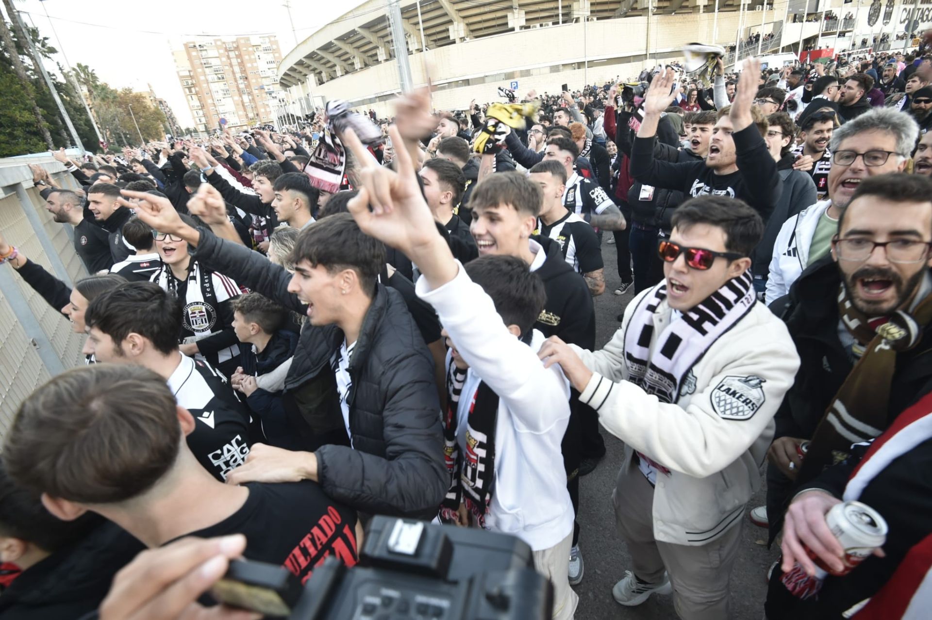 En imágenes, el ambiente en el entorno del Cartagonova