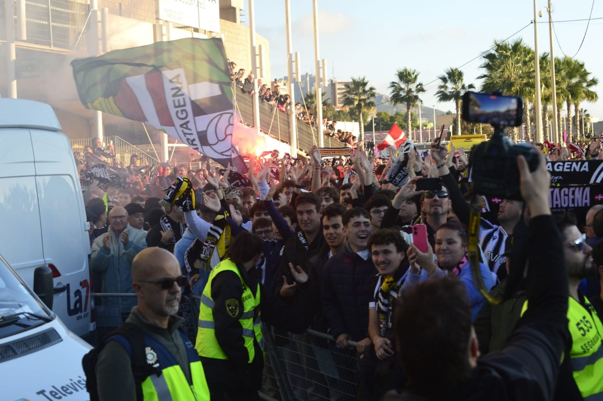 En imágenes, el ambiente en el entorno del Cartagonova