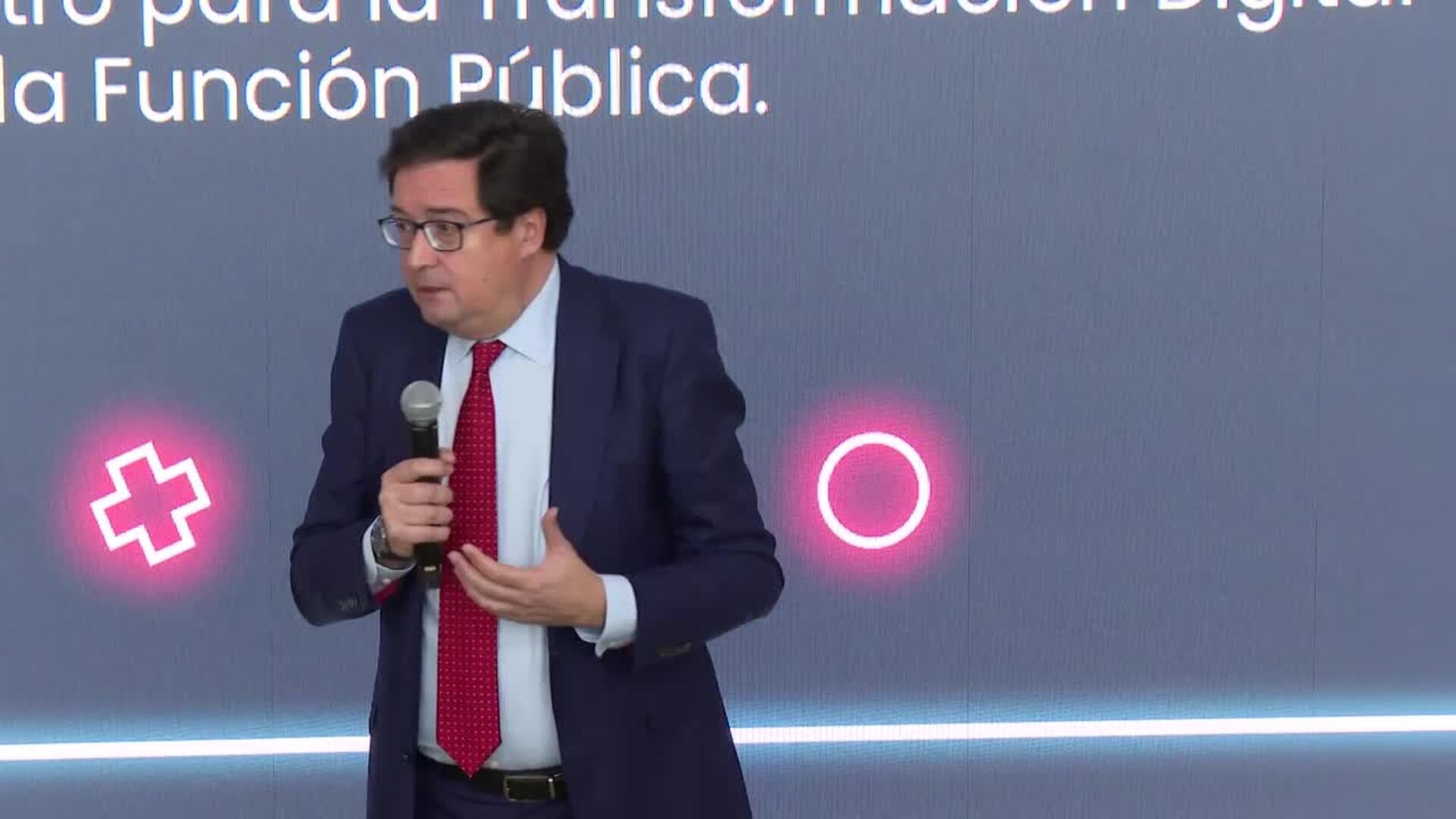 Óscar López defiende la necesidad de regular las nuevas tecnologías y que "haya límites"