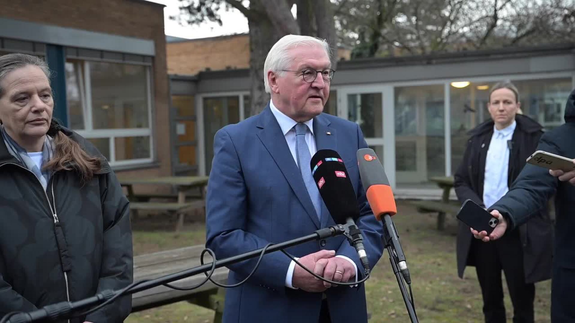 El presidente de Alemania deposita su voto en Berlín con un llamamiento a la participación