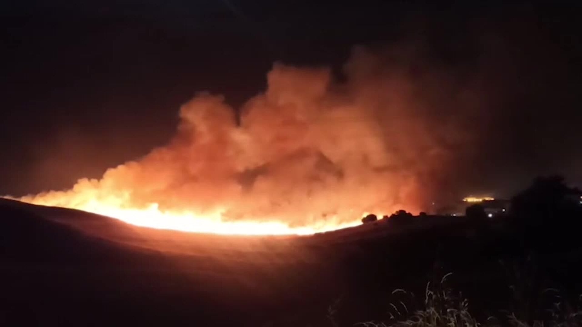 Un incendio de nivel 2 en Tres Cantos obliga a desalojar urbanizaciones y a movilizar a la UME