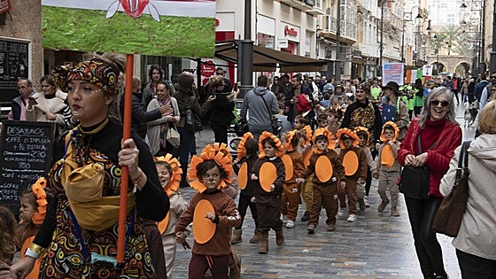 La alerta naranja por viento obliga a pasar al martes el desfile infantil del Carnaval de Cartagena