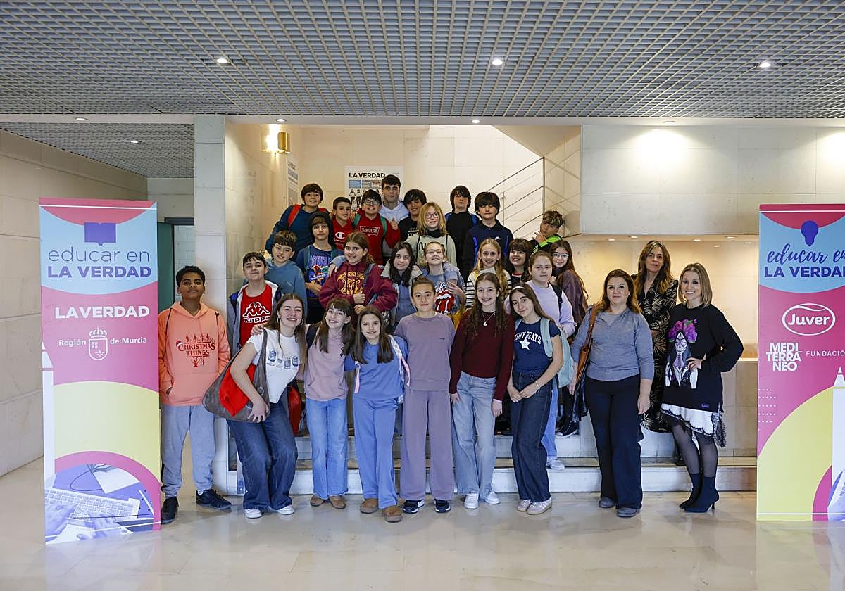 Alumnos del colegio Nuestra Señora de la Arrixaca visitan LA VERDAD