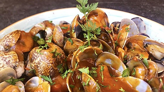 La almeja, presente en la gastronomía regional