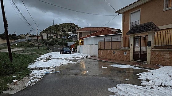 Una fuerte tormenta de agua y granizo barre el Valle de Ricote y la Vega Alta
