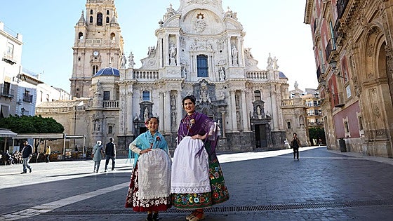 La Reina de la Huerta de Murcia que llegó al folclore «casi por casualidad» y que logró enganchar a toda su familia