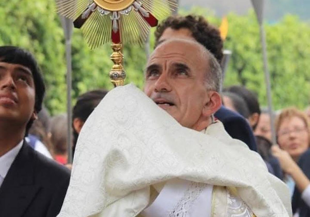 Homenaje a los sacerdotes fallecidos en la parroquia