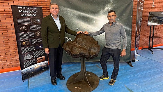 600 kilos de hierro de 3.700 millones de años procedente del cosmos: la Feria de Minerales de La Unión abre con el meteorito más grande de España