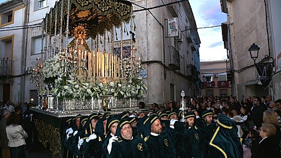 La Gracia de la Esperanza ilumina la tarde del Jueves Santo ciezano