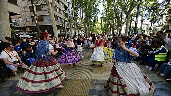 La tradición arraiga entre los jóvenes en el Bando Infantil