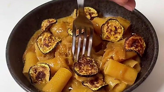 La receta de pasta con «zarangollo deconstruido» del italiano más viral de Instagram