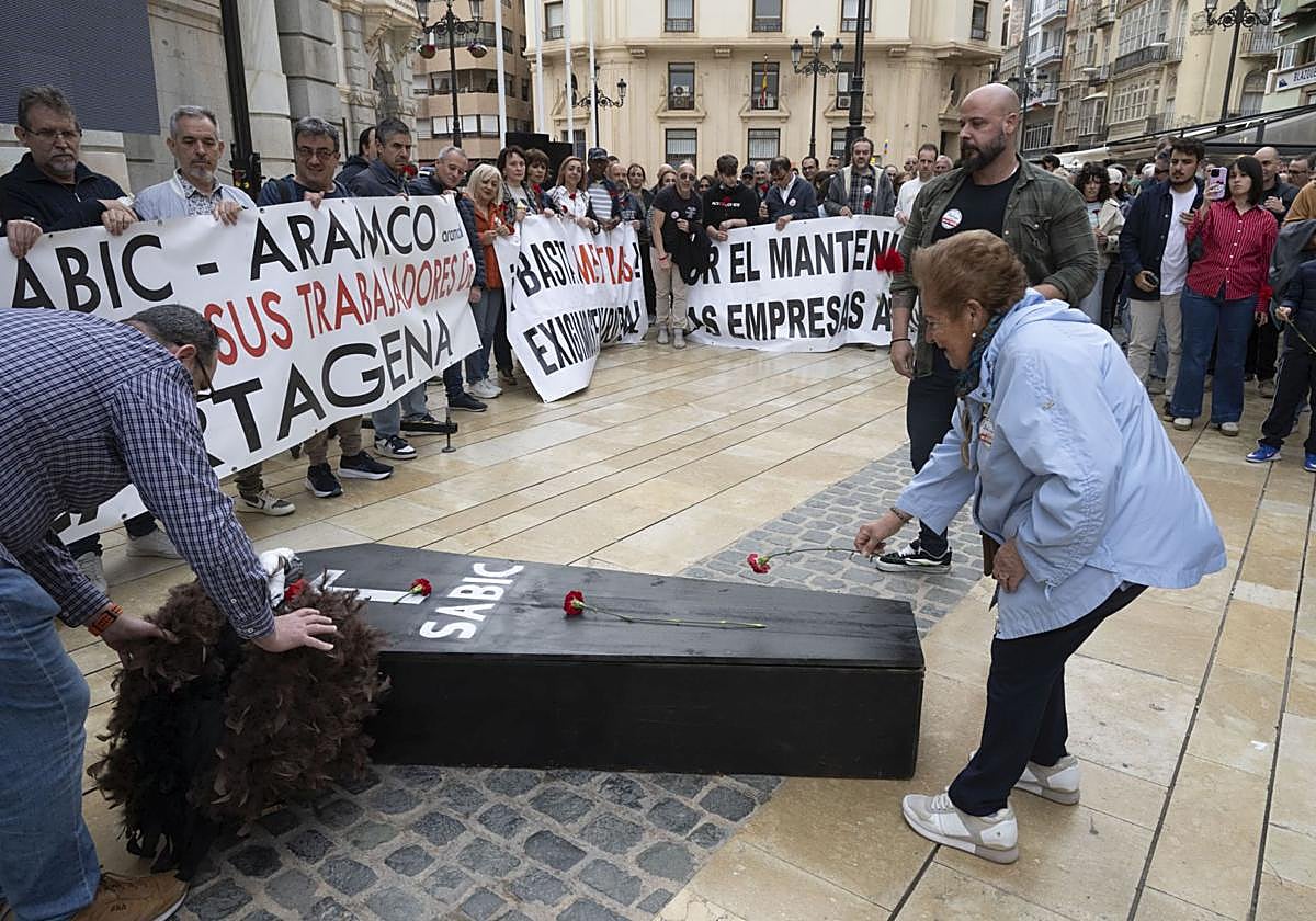 Las imágenes de la protesta de plantilla de Sabic en Cartagena | La Verdad