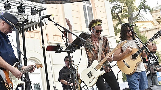 Música en vivo en Murcia el día del Entierro de la Sardina, en imágenes