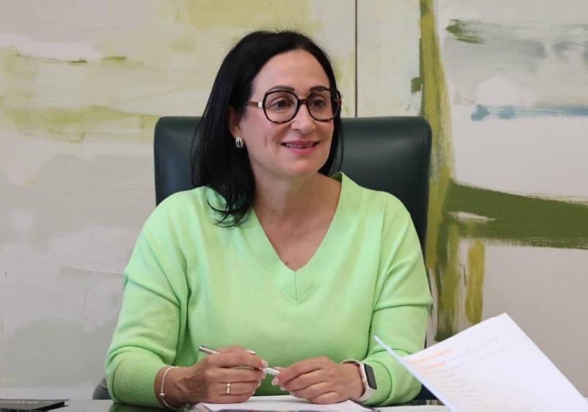 Remedios Lajara, en su despacho del Ayuntamiento de Yecla.