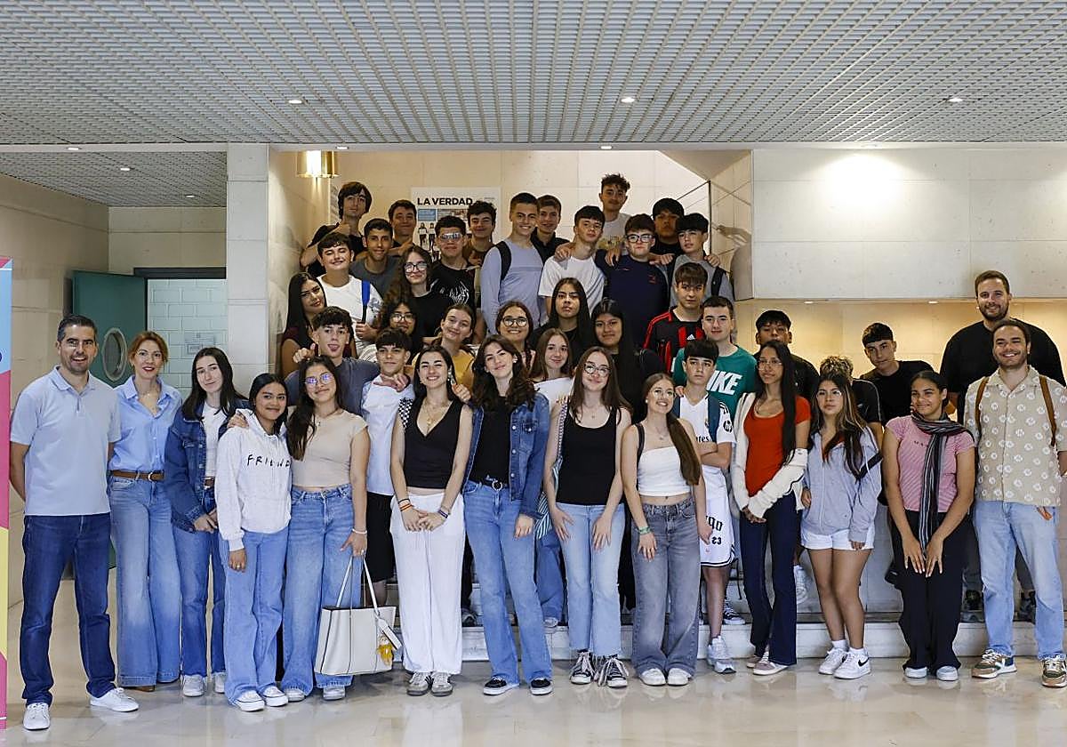 Visita del colegio CEI de Murcia a LA VERDAD, en imágenes