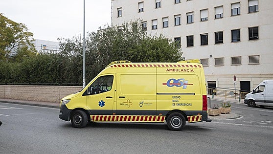 Muere un hombre al caerle encima una autocaravana en Totana