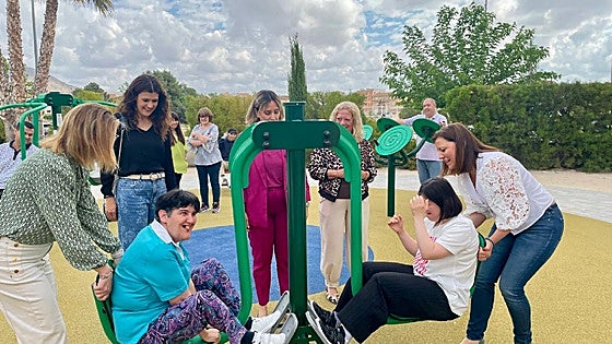 Estrenan una zona de ocio en el centro de día de Fortuna para personas con discapacidad