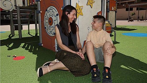 El programa de Medicina Genómica que ha dado respuestas a Miriam y su hijo Alejandro: «El diagnóstico aporta muchísima tranquilidad»