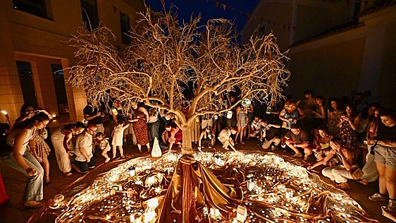 Más de 19.000 velas iluminan la noche más mágica de Aledo