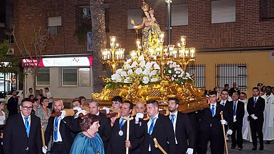 Un mar de devoción arropa a la Virgen del Rosario