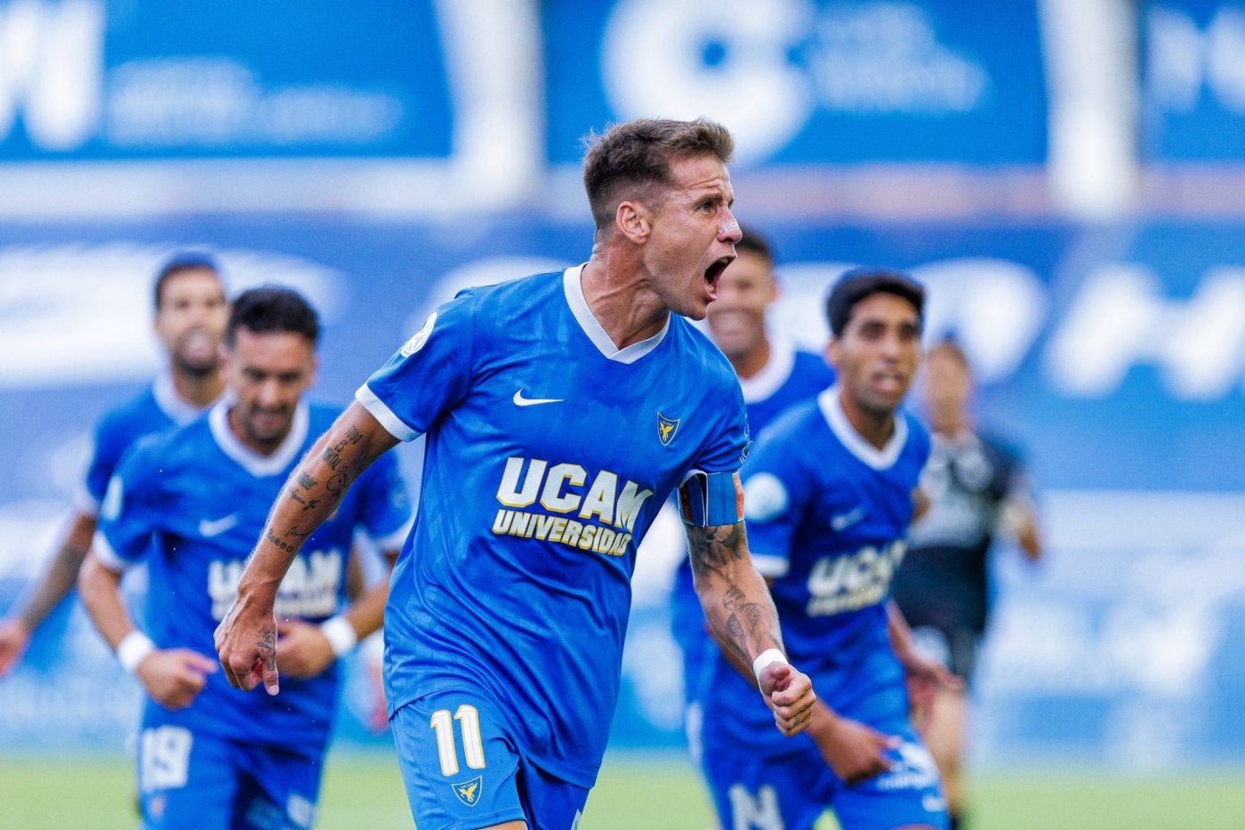 Dani Aquino celebra el primer gol del UCAM, ayer, ante el Alcoyano.